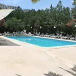 Otel Bayrakli *
