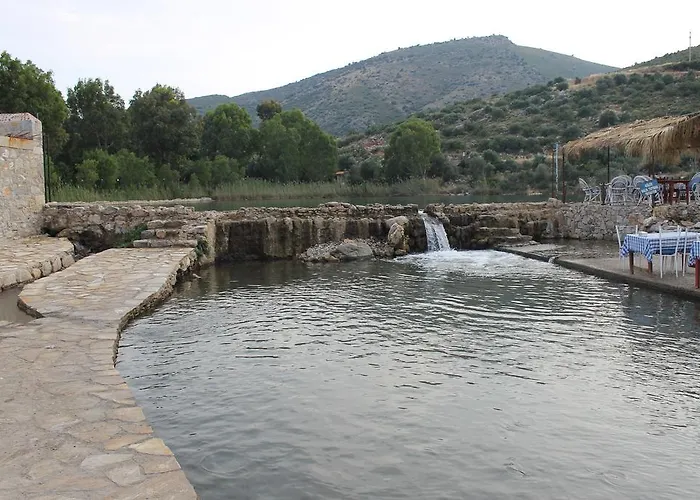 فندق Bayrakli داتْشا